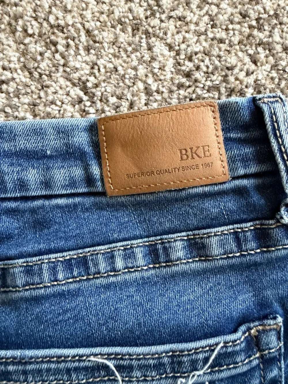 BKE Gabby Cuffed Stretch Capri Jeans - Picture 4 of 9
